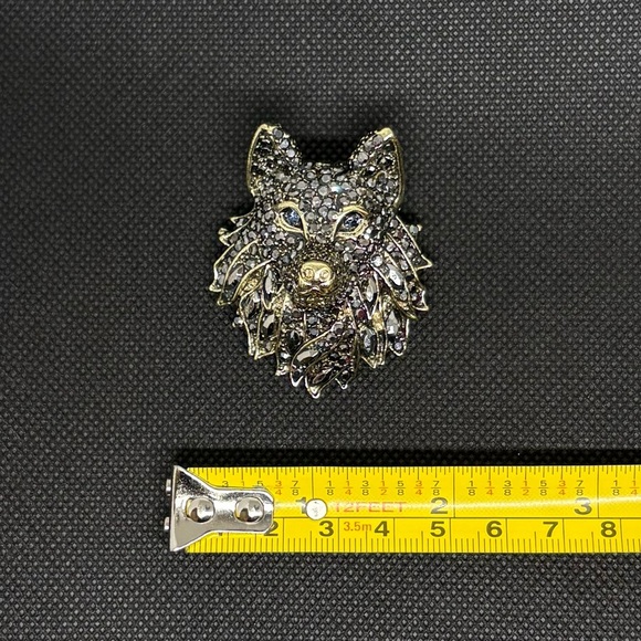 Dazzling Pave Crystal Wolf Head Brooch | Gold Tone Statement Pin - Picture 6 of 8
